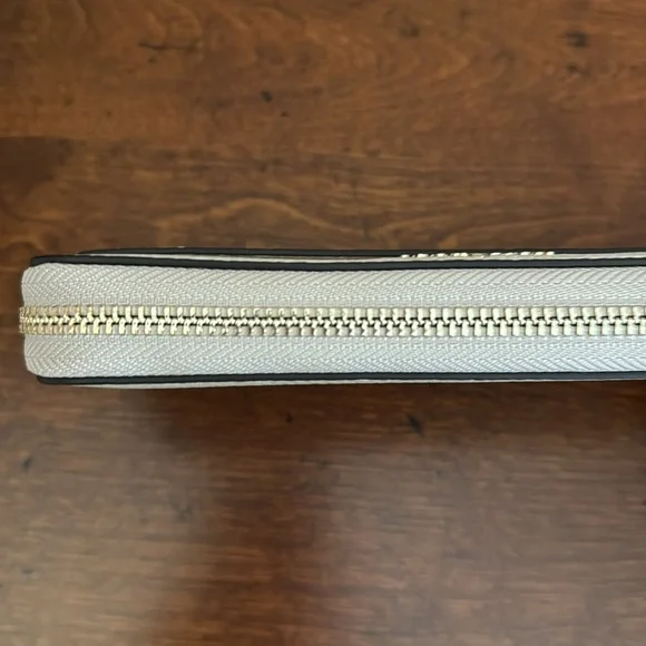 NWOT Kate Spade Beige and Cream Wallet - Picture 8 of 13